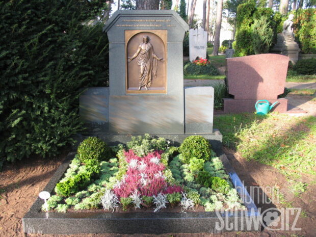 Sachsen b. Ansbach neuer Friedhof Grabpflege