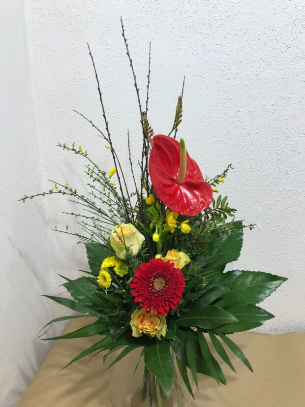 Asymmetrischer Blumenstrauß edel gelb-rot