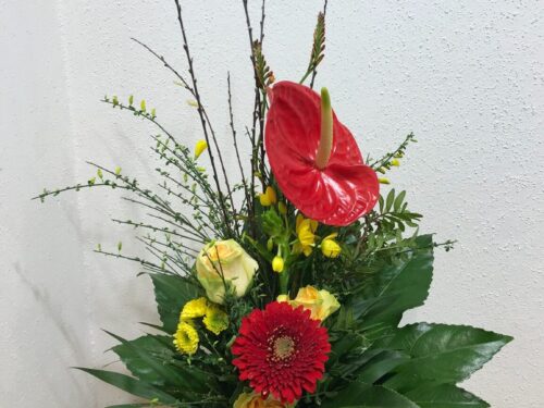 Asymmetrischer Blumenstrauß edel gelb-rot