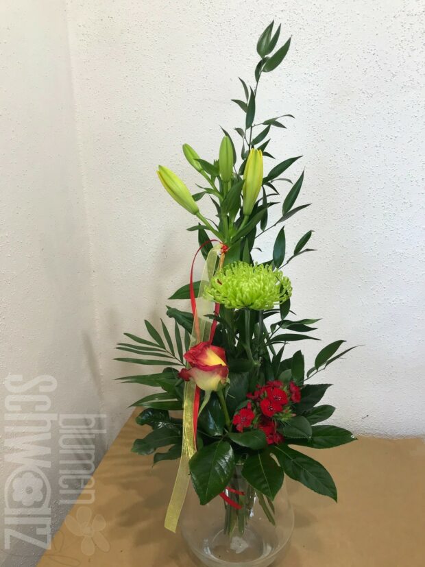 Asymmetrischer Blumenstrauß grün-rot