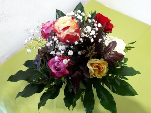 Blumenstrauß gemischte Rosen kurz und rund