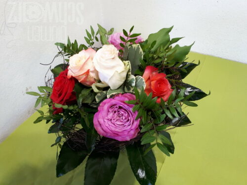 Blumenstrauß Rosen kurz gebunden