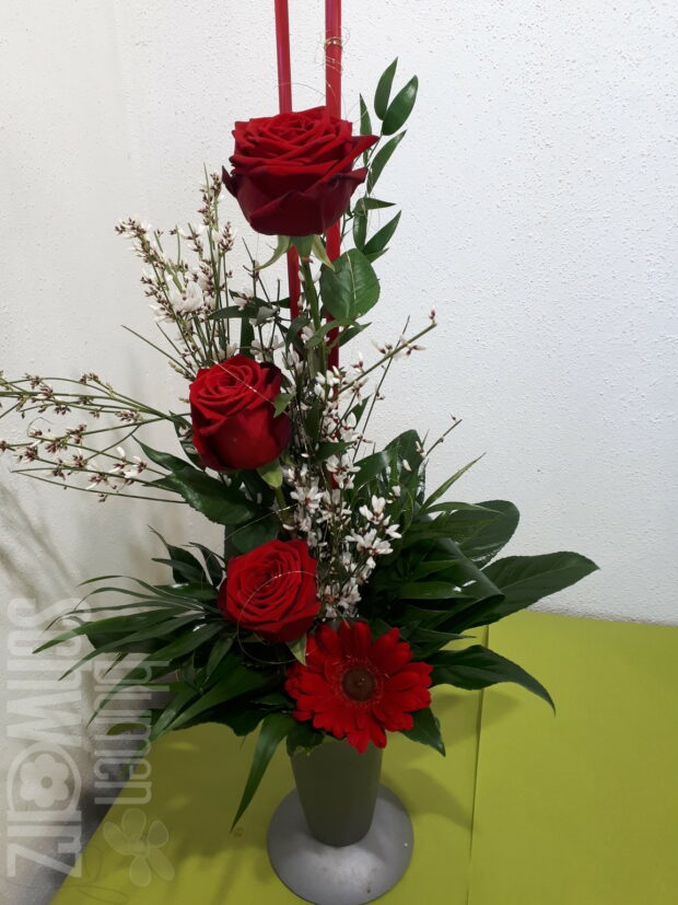 Blumenstrauß rot-weiß gestaffelt gebunden