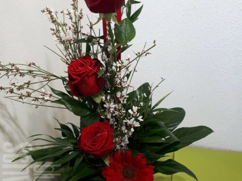 Blumenstrauß rot-weiß gestaffelt gebunden