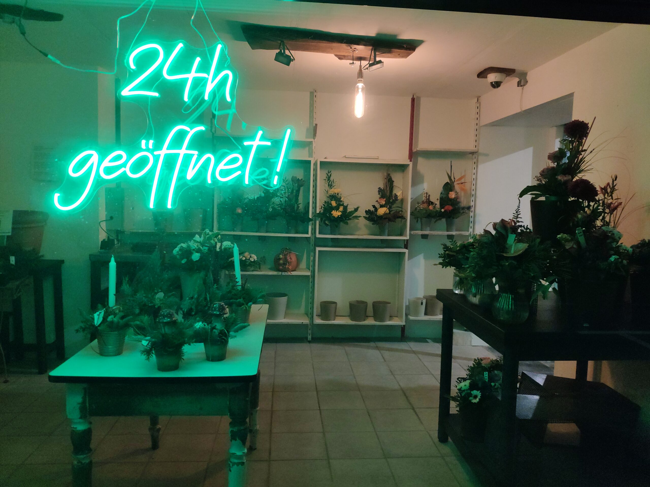 24h für Sie geöffnet - mit Selbstbedienungskasse