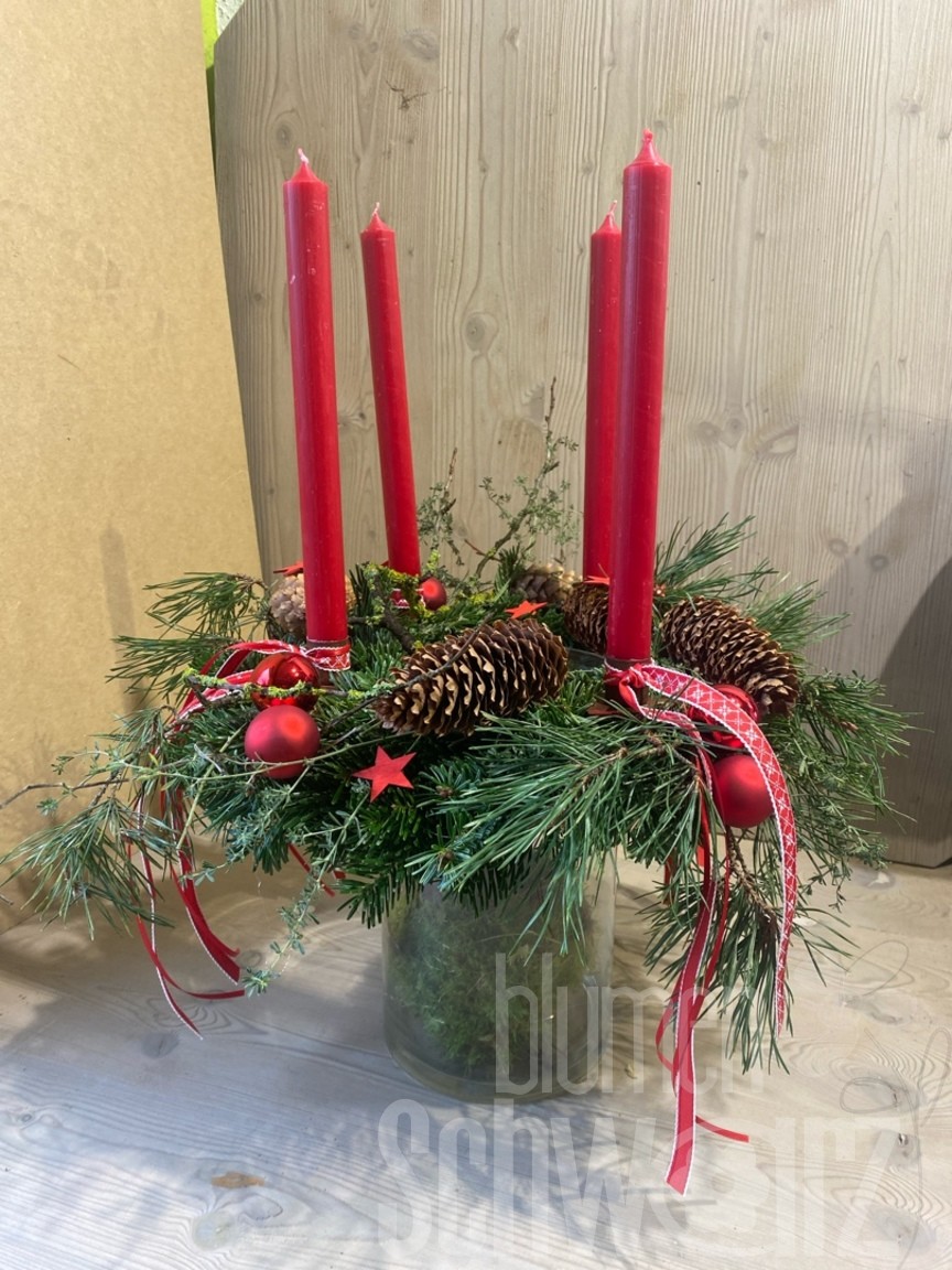 Werkstück Schwebender Adventskranz rot